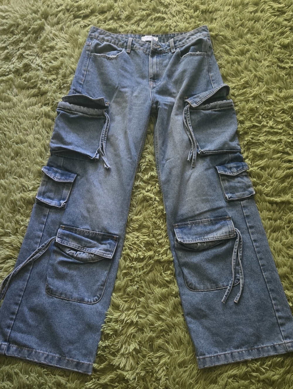 25)  Men's Refuge Blue Denim Cargo Jeans with Multiple Pockets